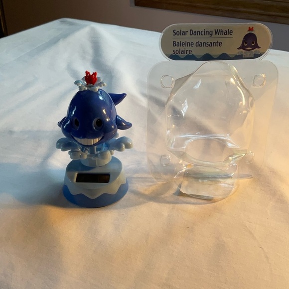 Solar Dancing Whale Blue or Aqua - Picture 4 of 7